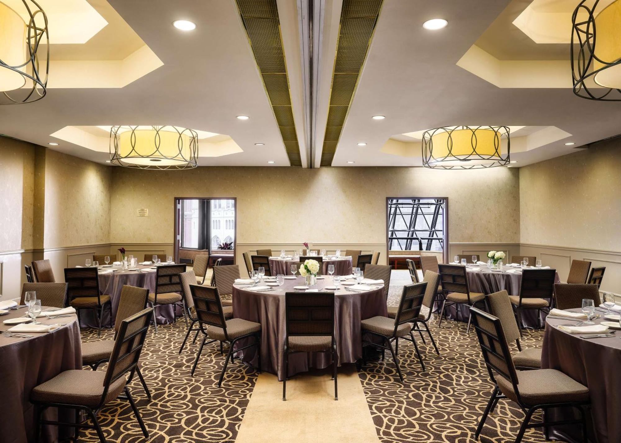 Doubletree By Hilton Hotel Philadelphia Center City Exterior photo